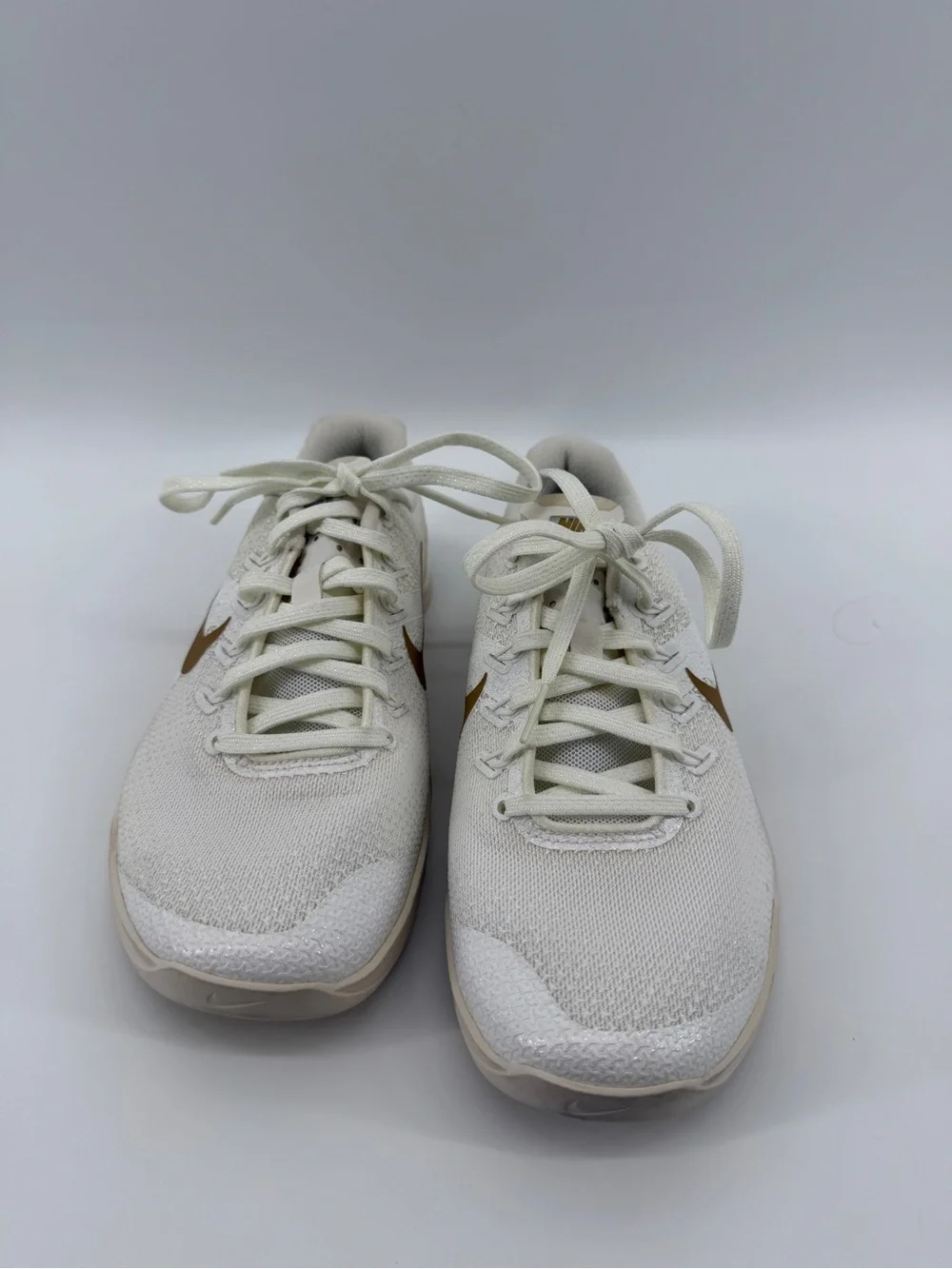 Nike Women’s Gymcore Athleisure Sporty Cream/Gold Athletic Training Shoes Sz8